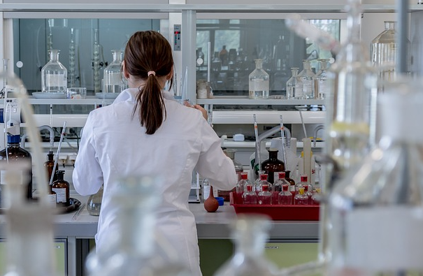 Ilmuwan bisa menjelajahi cakrawalan keilmuan medis dengan kualitas laboratorium yang memadai.